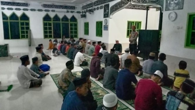 
 Bhabinkamtibmas Polsek Awangpone Polres Bone Berikan Himbauan Kamtibmas Pasca Kejadian Kesalahpahaman