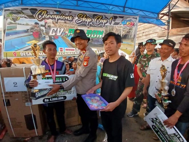 
 Kapolsek Cenrana Cenrana Hadiri Acara Penutupan Lomba Balap Perahu