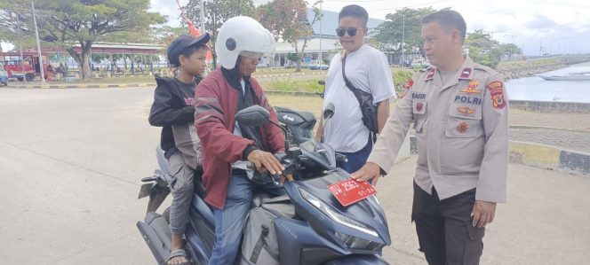 
 Bersinergi, Personil Polsek Lakukan Pemeriksaan Kendaraan  Bersama Petugas Kapal