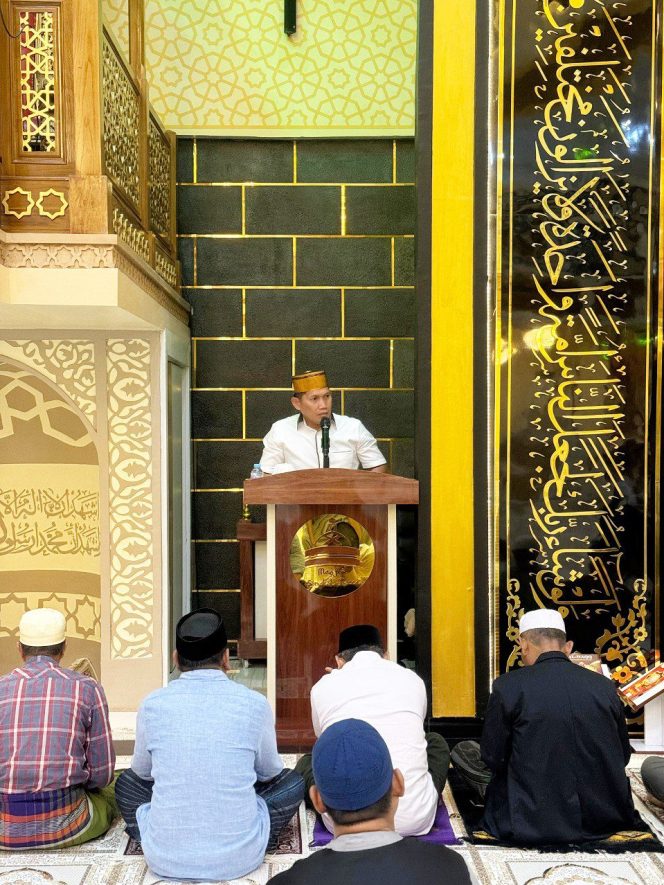 
 Kapolres Bone Melaksanakan Safari Sholat Subuh di Masjid Songko Recca, Ini Penyampaiannya