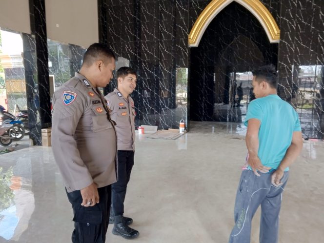 
 Patroli dan kunjungi warga, personil Binmas Polsek Tellu Siattinge ajak jaga kamtibmas 