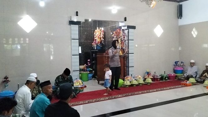 
 Aiptu Suhati kompak bersama warga, hadiri peringatan maulid Nabi 