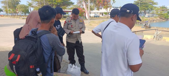 
 Temui Pengemudi,   Pastikan Situasi Kondusif Sebelum Keberangkatan Kapal