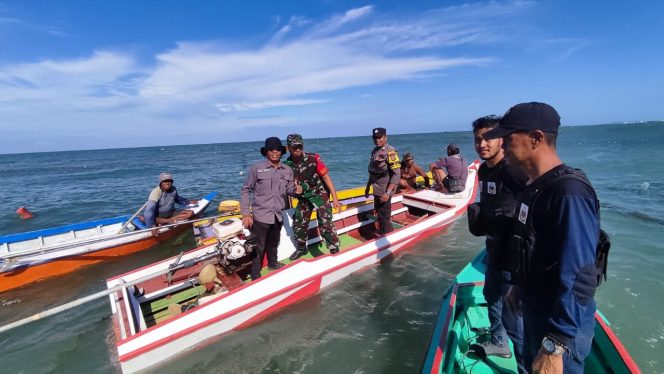 
 Bukti Kernja Nyata Bhabinkamtibmas Hadir Menyelesaikan Permasalahan Warga di Perairan Teluk Bone 