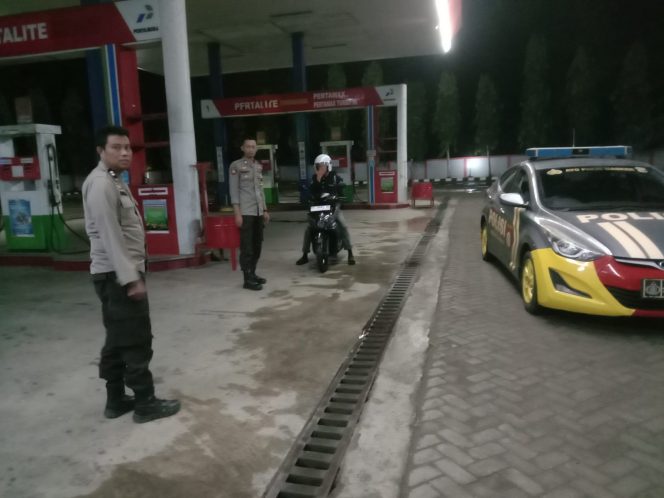 
 BBM Sering Terlambat Polsek Ulaweng Amankan Pertamina Di Pallawarukka