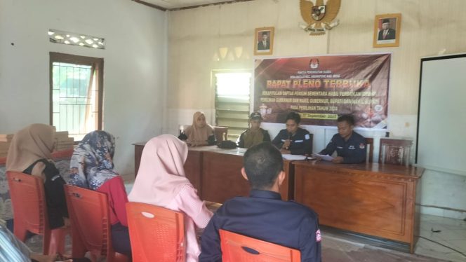 
 Polsek Awangpone Polres Bone Memantau Rapat Pleno Rekapitulasi DPSHP Desa Matuju