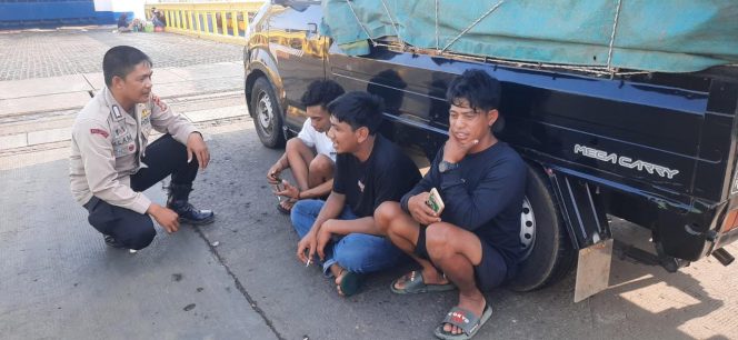 
 Temui Pengemudi,   Pastikan Situasi Kondusif Sebelum Keberangkatan Kapal