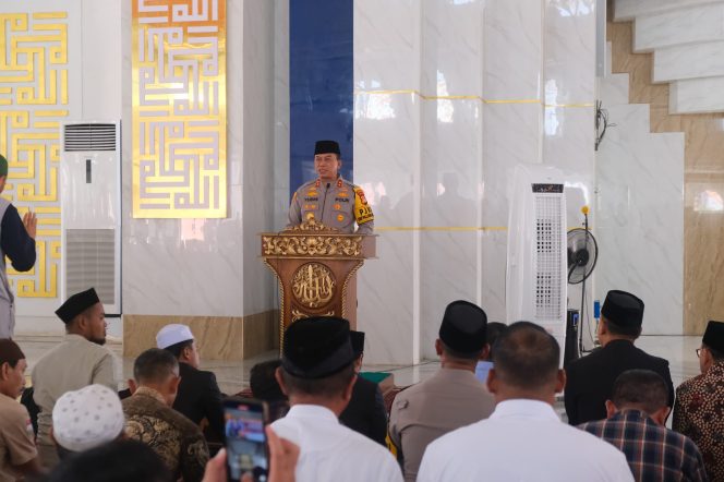 
 Di Hadapan Jamaah Jumat Masjid Kubah 99 Makassar, Kapolda Sulsel Perkenalkan Diri Dan Ajak Masyarakat Sukseskan Pilkada