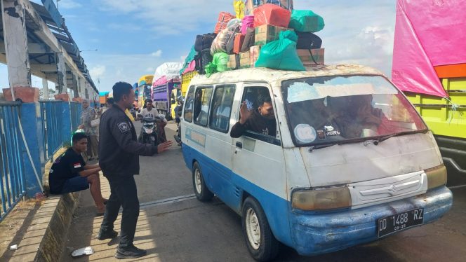 
 Keberangkatan Kapal, Personil Lakukan Pengamanan