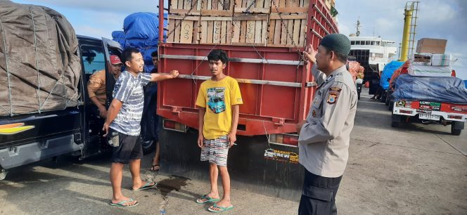 
 Temui Sopir Truck,  Pastikan Situasi Kondusif Sebelum Keberangkatan Kapal