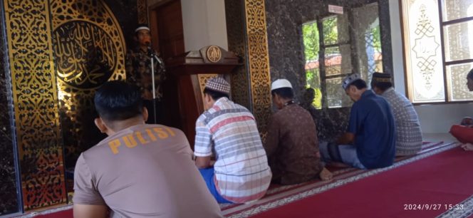 
 Safari Jumat Dai Mitra Kamtibmas Polsek Awangpone Polres Bone Sosialisasika Pilkada Damai