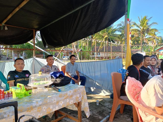 
 Personil Polsek Awangpone Mengamankan Lanjutan Turnamen Bola Voli Putra Abbanuang Cup 1 Tahun 2024