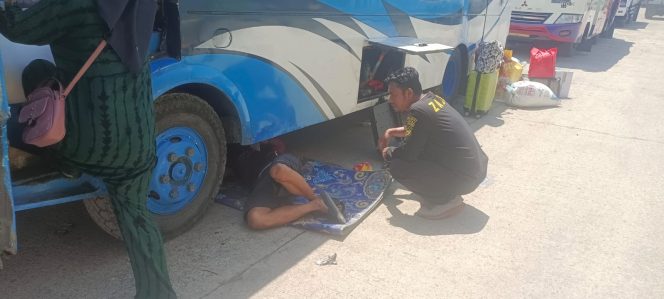 
 Temui Sopir Truck,  Pastikan Situasi Kondusif Sebelum Keberangkatan Kapal