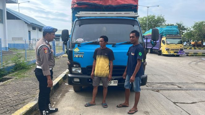 
 Tertib Administrasi Penyeberangan, Lakukan Pemeriksaan Pada Kendaraan Yang Akan Dimuat Di Kapal Ferry