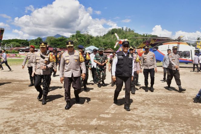 
 Pemantauan Pilkada Serentak 2024 di Sulawesi Selatan: Kapolda Sulsel Bersama Pihak Terkait Pantau Langsung Proses Pemungutan Suara