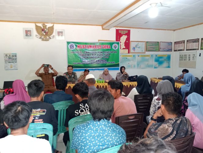 
 Ibu Bhabin hadiri Musdes BLT di Kantor Desa Patangnga