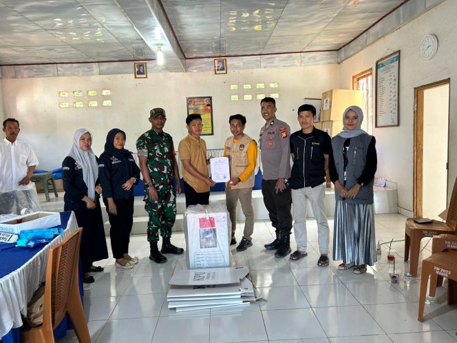 
 TNI – POLRI, Bersinergi PAM Dan Kawal Kotak Suara Hasil Pemungutan Suara Ulang Gebernur/Wakil Gebernur 2024 TPS 01 Desa Mario