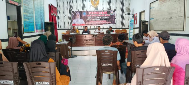 
 Polsek Awangpone Mengawal Penyaluran BLT Dana Desa Cakke Bone Bulan Desember 2024 