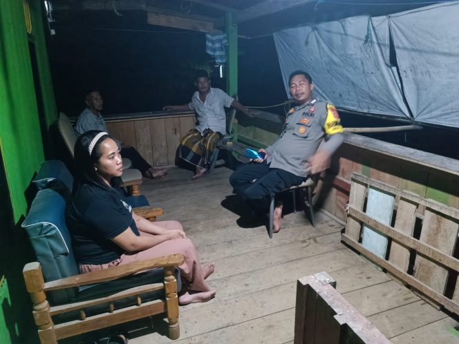 
 Bhabinkamtibmas Bripka Andi Rusman Sambangi Warga, Sampaikan Imbauan Kamtibmas