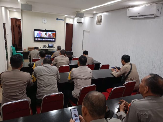 
 Personil Polsek Awangpone Ikuti Zoom Anev Bulanan Bhabinkamtibmas Polres Bone