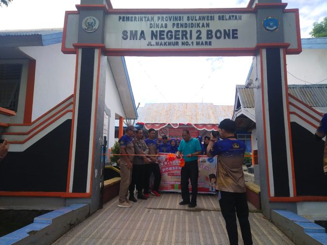 
 Personil Polsek Mare Polres Bone, Melaksanakan Pengamanan Dan Pengawalan Porseni SMA 2 Bone