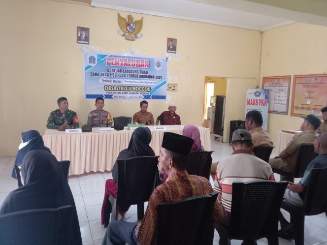 
 Bhabinkamtibmas Polsek Mare Polres Bone, Menghadiri Penyaluran BLT Bulan Oktober – Desember Anggaran 2024.