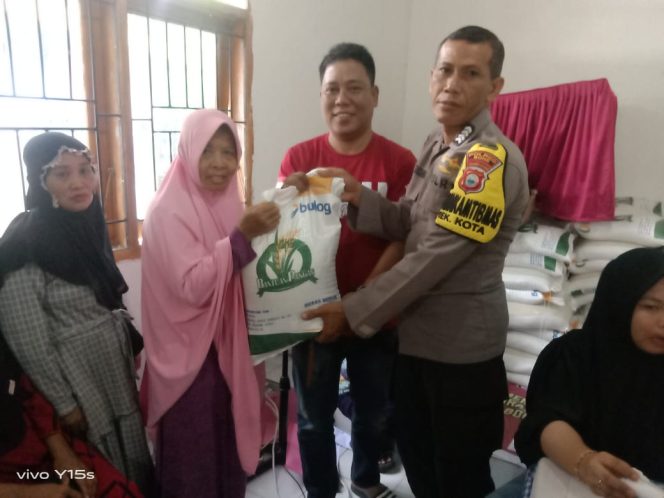 
 Penyaluran Bantuan Pangan CPP dan PKH-BPNT di Kelurahan Macanang Berjalan Lancar