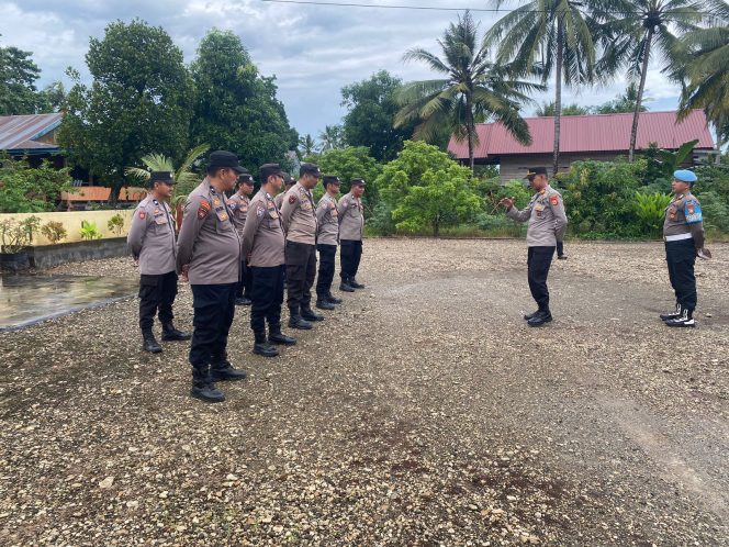 
 Kapolsek Awangpone Berikan Arahan Antisipasi Dampak Cuaca Ekstrem