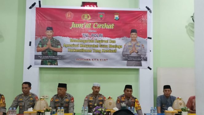 
 Jumat Curhat Polda Sulsel, Warga Patunuang Apresisasi Kinerja Jajarab Polsek Wajo