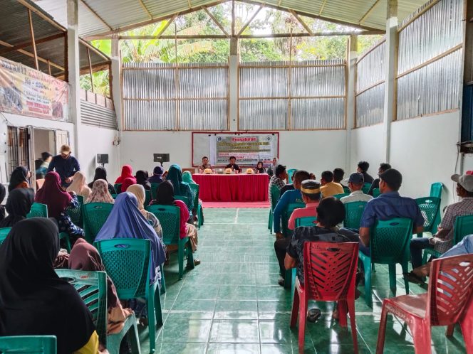 
 Bhabinkamtibmas Polsek Awangpone Hadiri Penyaluran BLT Dana Desa Latekko untuk Periode Oktober-Desember 2024