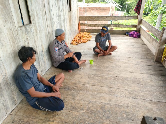 
 Wujudkan Kamtibmas Kondusif Pasca Pilkada Serentak, Personel Polsek Libureng Sambangi Warga Desa Mattirobulu