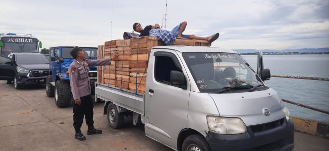 
 Ramai Penumpang, Personil Lakukan Pengamanan