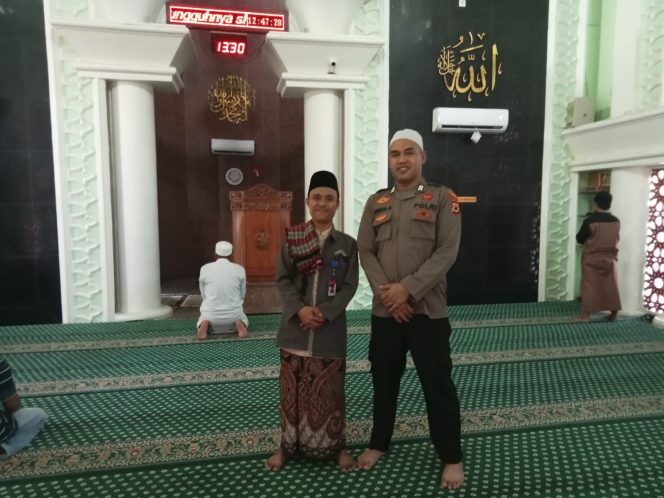 
 Panit 2 Binmas Polsek Tanete Riattang Dampingi Safari Kamtibmas di Masjid Nur Al-Wahid