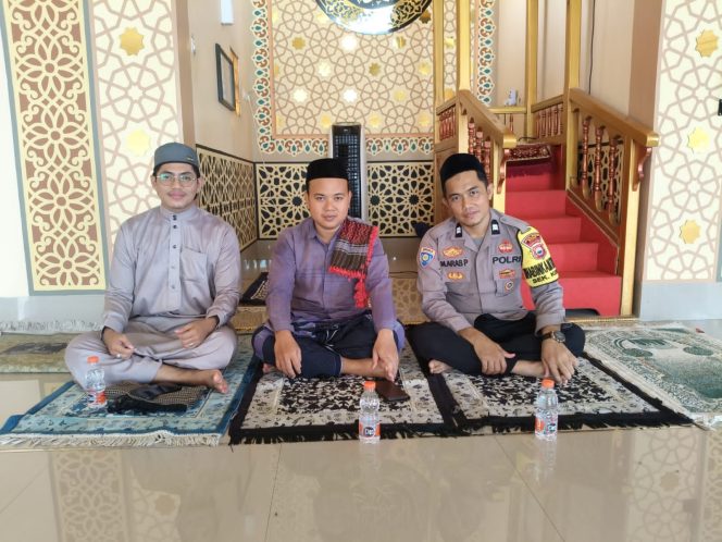 
 Bhabinkamtibmas Polsek Tanete Riattang Dampingi Safari Kamtibmas di Masjid Al-Amin