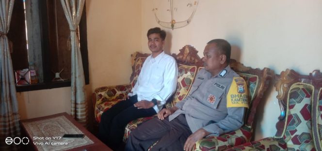 
 Bhabinkamtibmas Polsek Ponre Bripka Syamsuddin melaksanakan giat DDS didesa Binaannya