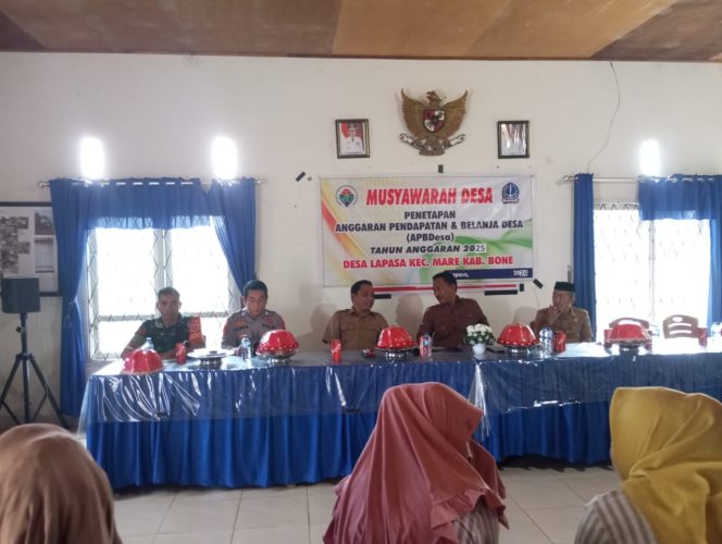 
 Bhabinkamtibmas Polsek Mare Polres Bone, Menghadiri Musyawarah Penetapan Anggaran Pendapatan Dan Belanja Desa ( APBDes ) T.A.2025