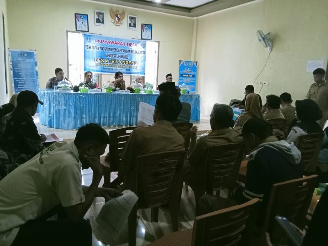 
 Bhabinkamtibmas Polsek Mare Polres Bone, Menghadiri Musyawarah Penetapan Anggaran Pendapatan Dan Belanja Desa ( APBDes ) T.A.2025