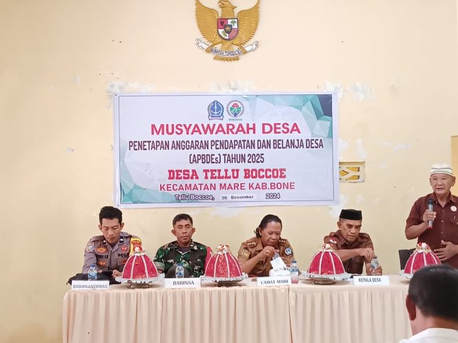 
 Bhabinkamtibmas Polsek Mare Polres Bone, Menghadiri Musyawarah Penetapan Anggaran Pendapatan Dan Belanja Desa ( APBDes ) T.A.2025