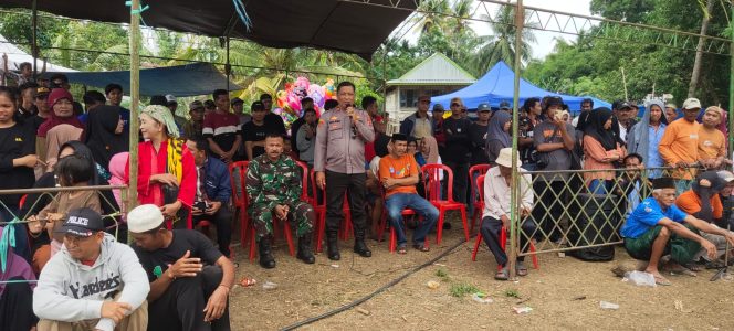 
 Kapolsek Awangpone Memastikan Keamanan Seluruh Rangkaian Pesta Rakyat Desa Bulumpare Kecamatan Awangpone