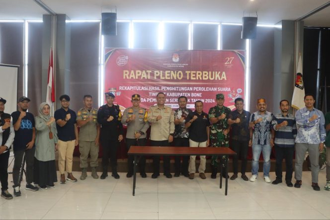 
 Kapolres Bone Hadiri Rapat Pleno Terbuka Penetapan Hasil Pilkada Serentak di Kabupaten Bone