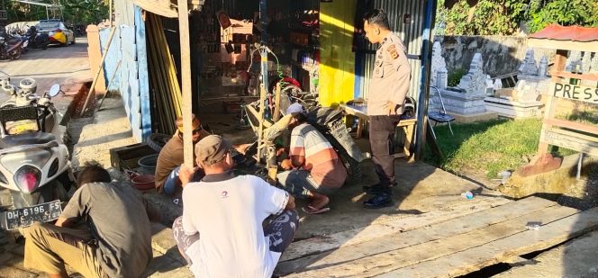 
 Bhabinkamtibmas Polsek Barebbo Aipda Andi Faesal A, SH., Laksanakan Sambang dan DDS di Desa Sugiale