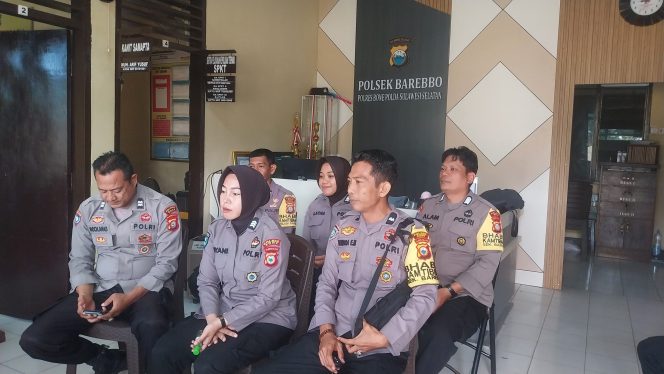 
 Bhabinkamtibmas Polsek Barebbo Mengikuti Zoom Anev Bulanan Bhabinkamtibmas Polres Bone.