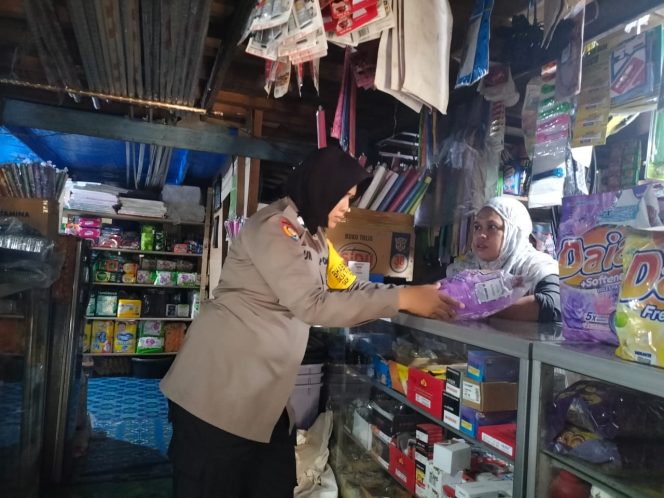 
 Dengan sambang di desa binaannya, ibu Bhabin ini leluasa temui warga