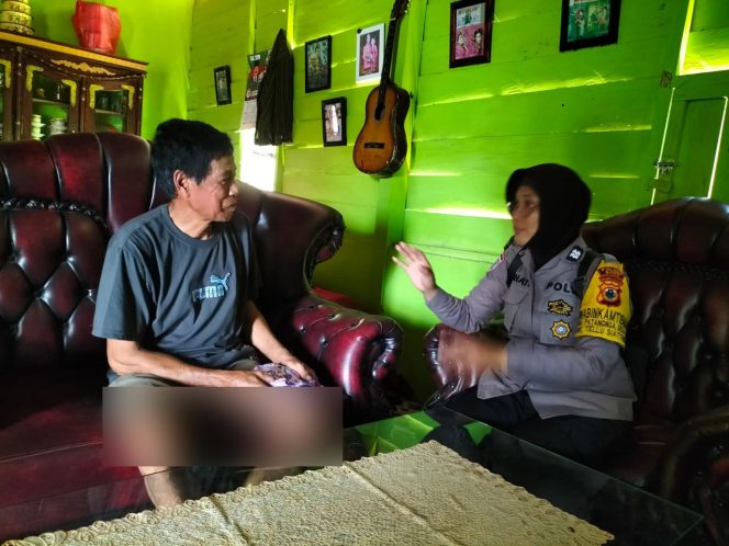 
 Jalin kedekatan dengan masyarakat, ibu polwan ini ajak warga diskusi keamanan