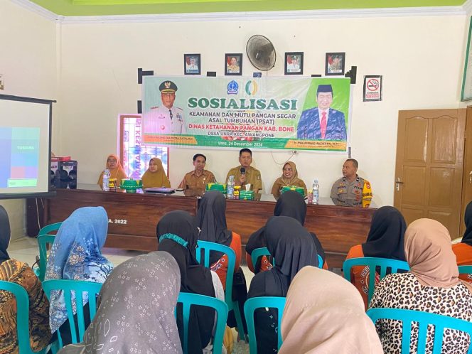 
 Bhabinkamtibmas Polsek Awangpone Menghadiri Sosialisasi Keamanan dan Mutu Pangan di Desa Unra