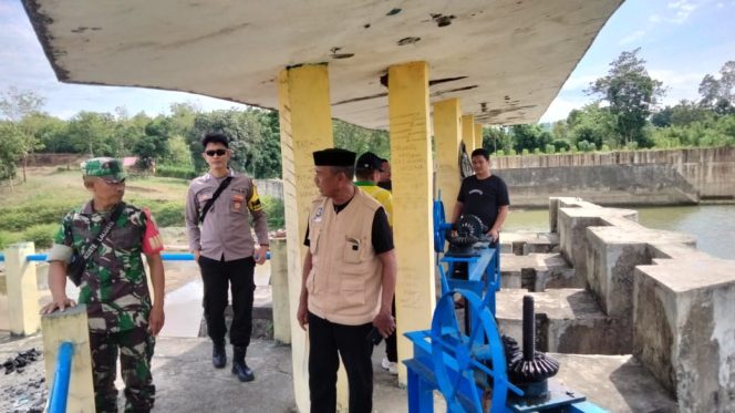 
 Bhabinkamtibmas Polsek Mare Polres Bone, Hadiri Peninjauan Ketua PERPADI Bone Di Kecamatan Mare