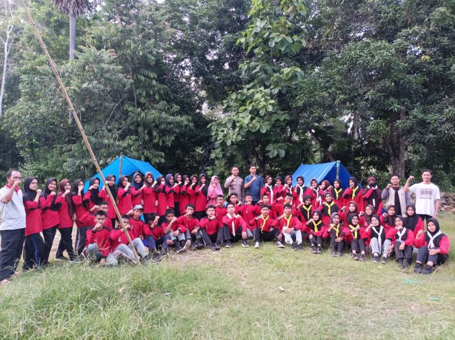 
 KSPKT III Polsek Palakka Hadiri Pembukaan Kemah Outdoor PMR SMKN 2 Bone di Desa Lemoape