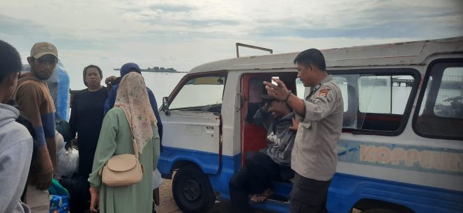 
 Beri Edukasi Saat Ramai Penumpang, Personil Temui Pengguna Jasa