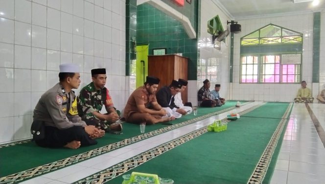 
 Bhabinkamtibmas  Polsek  Ulaweng hadiri peringatan Isra Mi’raj Di Desa Timusu