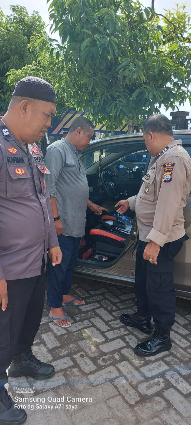 
 Piket Penjagaan Polsek Tanete Riattang Tindak Lanjut Dugaan Pencurian di Pekarangan Masjid Nurul Tijara